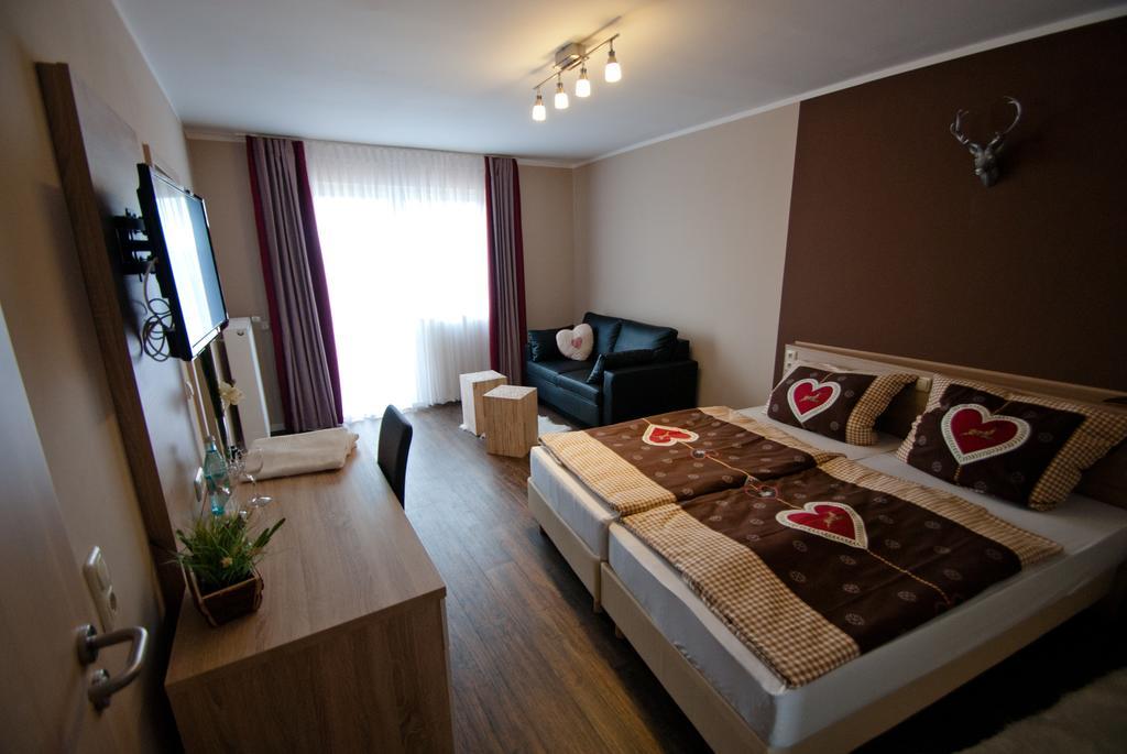 Pension Schenks Landgasthof Amorbach Buitenkant foto