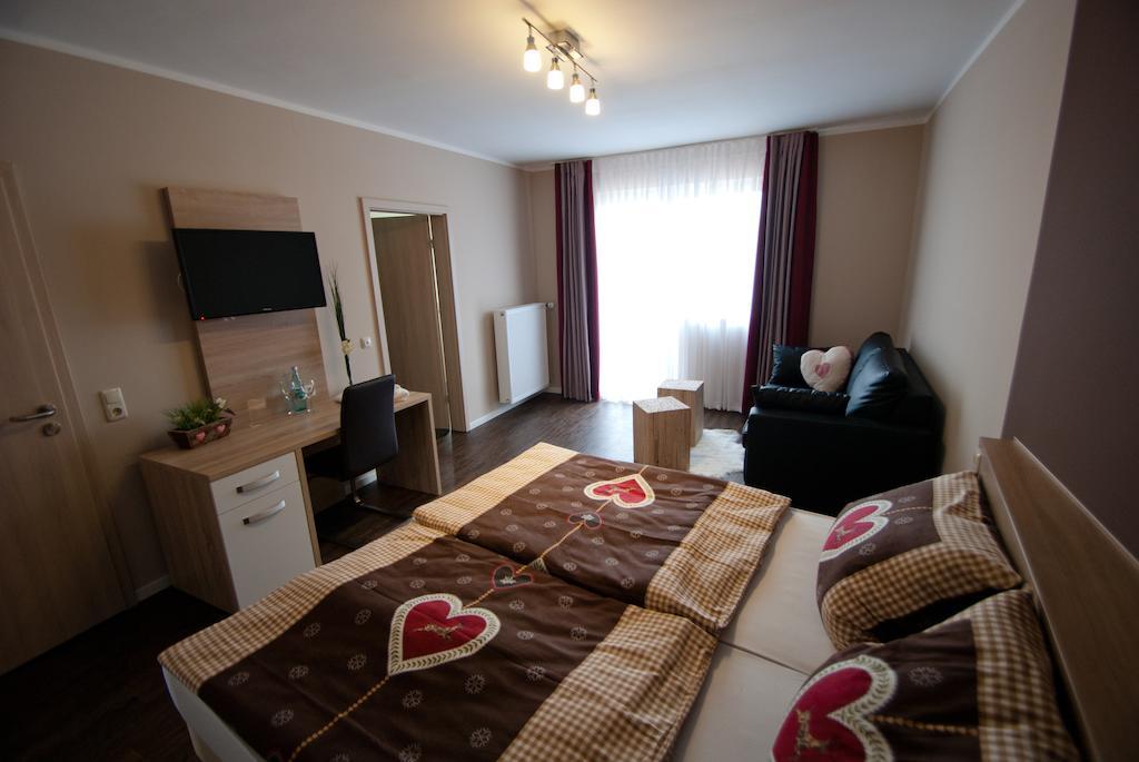 Pension Schenks Landgasthof Amorbach Kamer foto